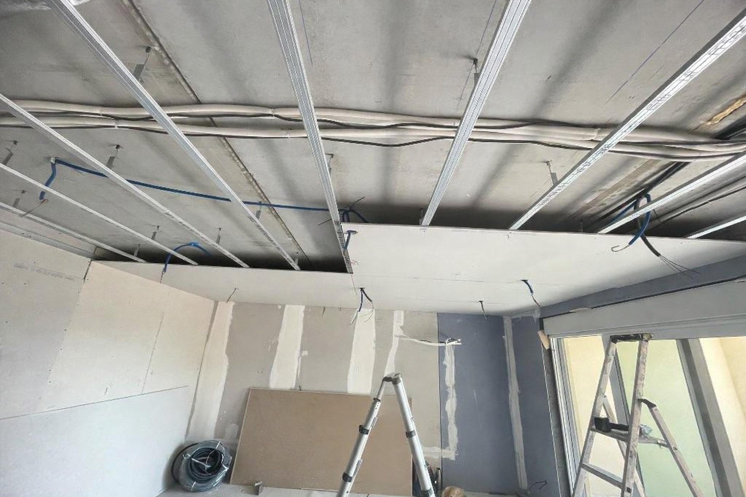 Installation neuve : câblage en plafond