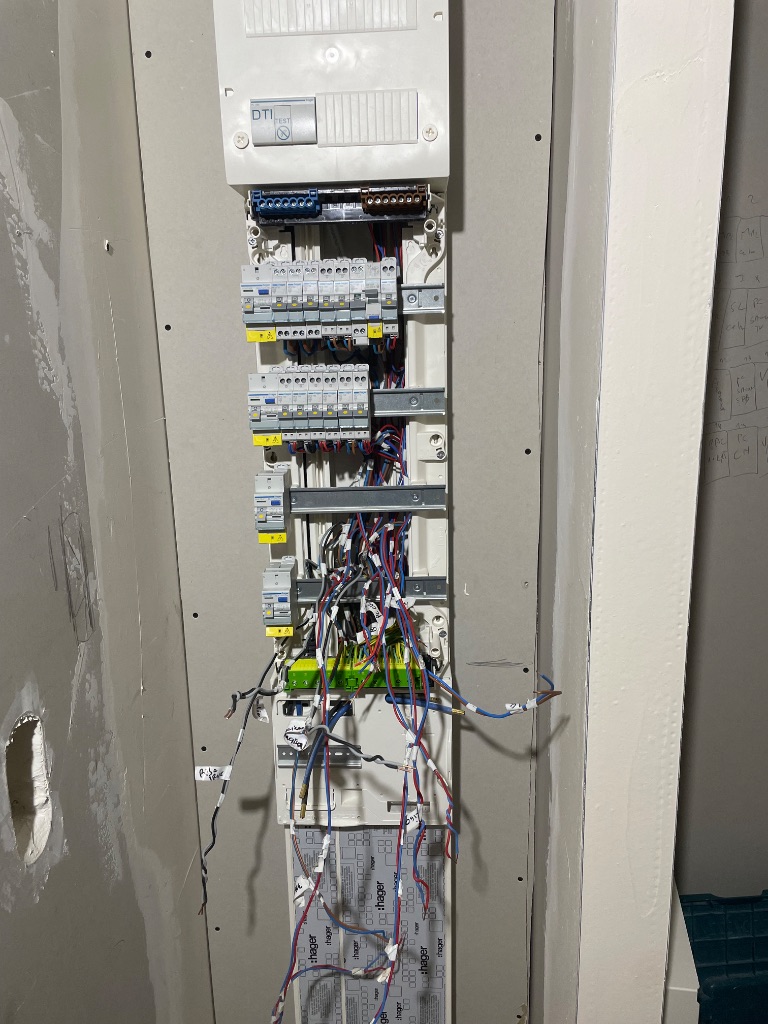 Installation neuve : tableau électrique câblé